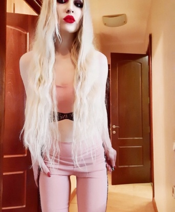 💋 У меня мягкий, креативный и опытный подход к удовлетворению твоих желаний. Я проживаю в Москве, Москва, и готова порадовать тебя своими услугами. 💫 Мое мастерство в особенности оценили мои довольные клиенты, которые обожают мое нежное общение, страстные ласки и безграничную фантазию. Я внимательно слушаю и понимаю твои потребности, чтобы каждая встреча была уникальной и незабываемой. 🌹 Чтобы убедиться в этом, загляни в мою галерею фото, там ты найдешь много соблазнительных снимков. Я с нетерпением жду нашей встречи, чтобы создать вместе незабываемые моменты удовольствия. ✨ Верочка